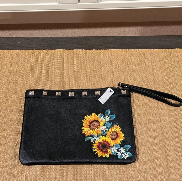 NWT White House Black Market Wristlet - Picture 7 of 7